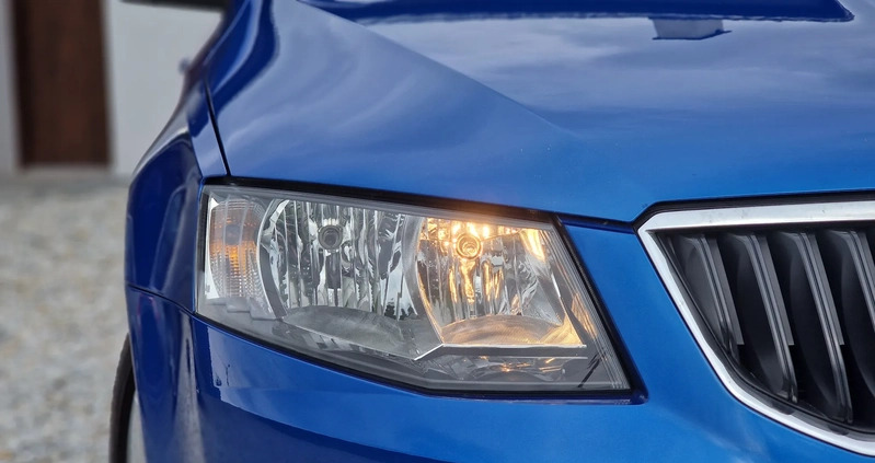 Skoda Octavia cena 36500 przebieg: 199000, rok produkcji 2015 z Moryń małe 667